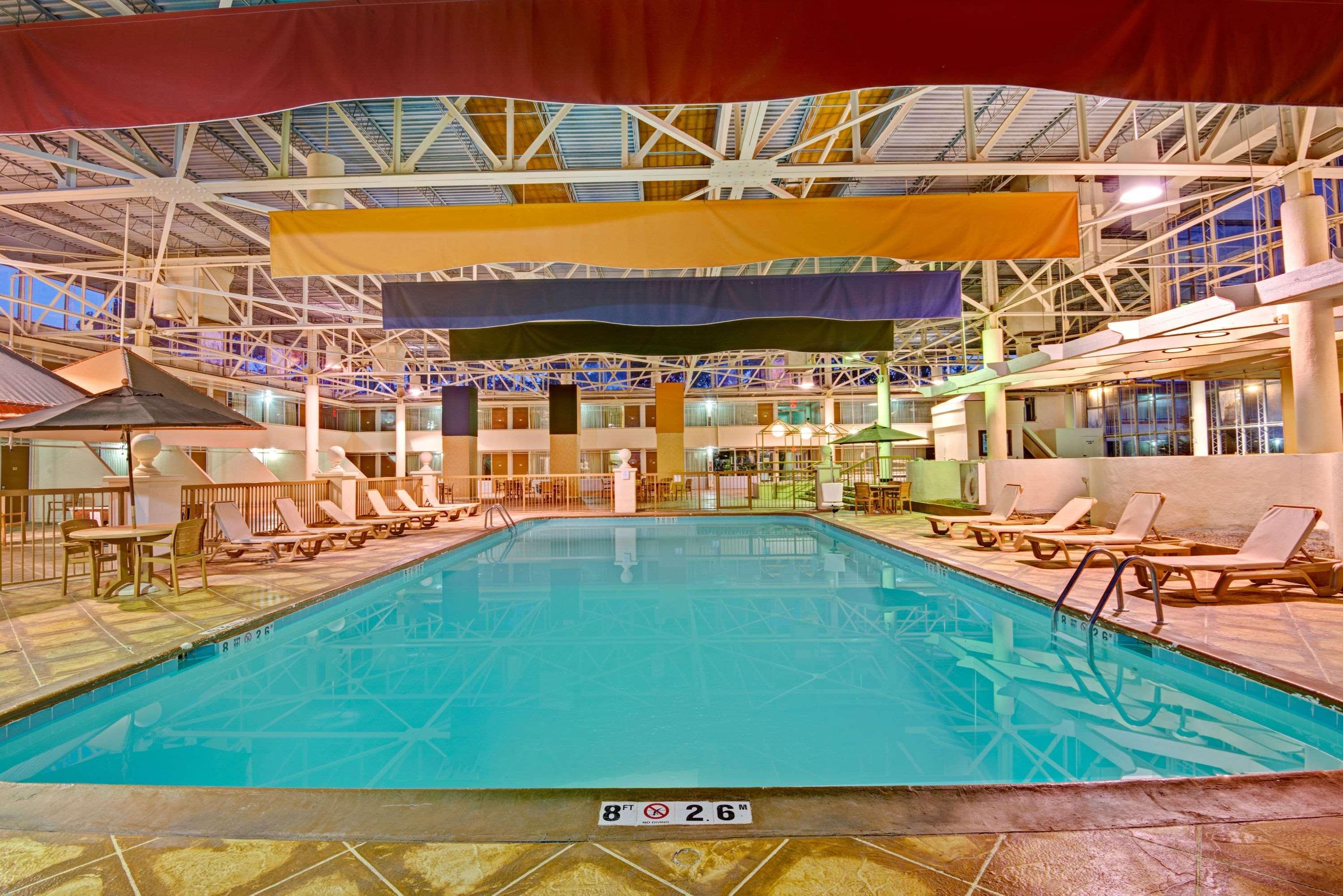 Days Inn By Wyndham Montgomery Near Aum エクステリア 写真