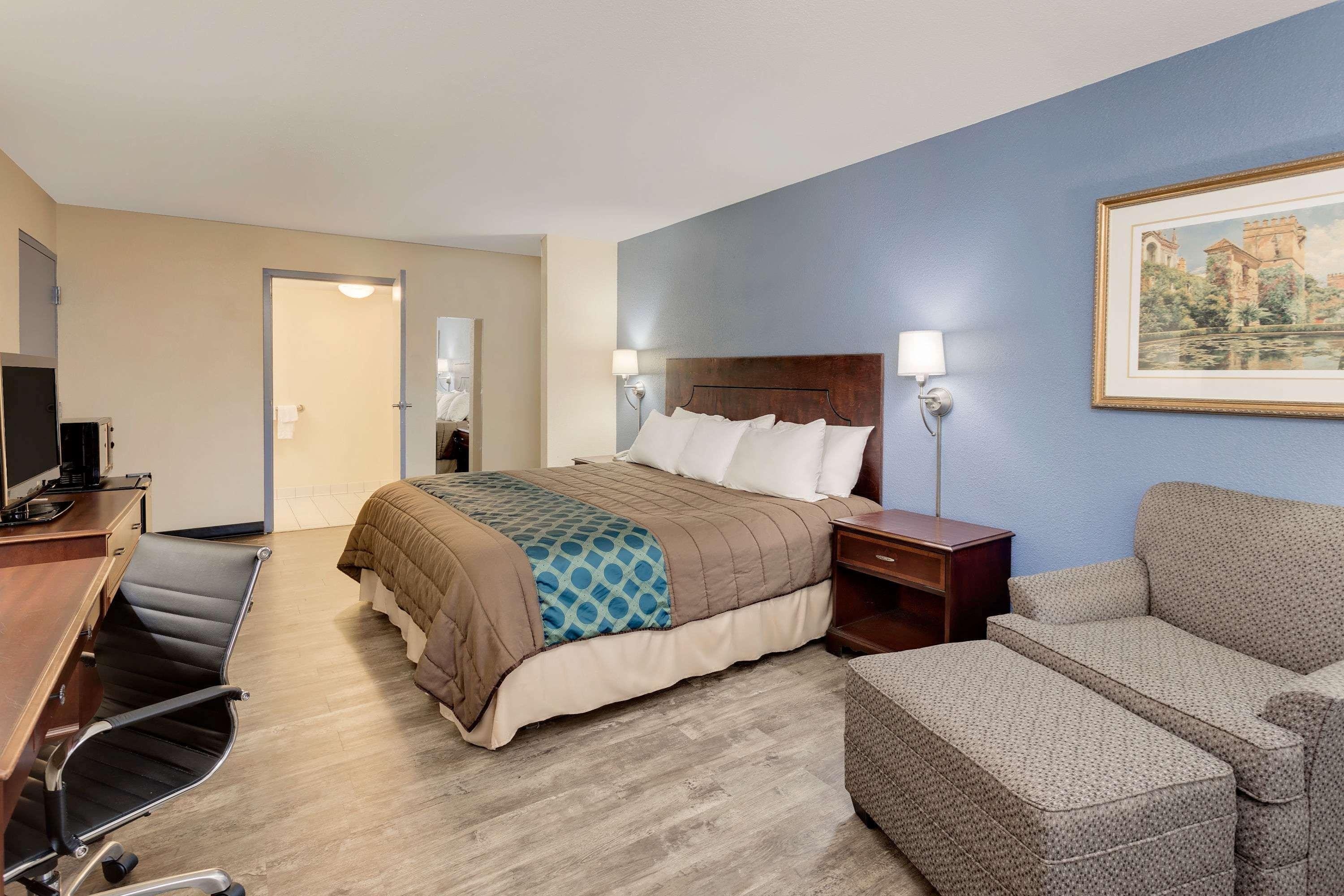 Days Inn By Wyndham Montgomery Near Aum エクステリア 写真