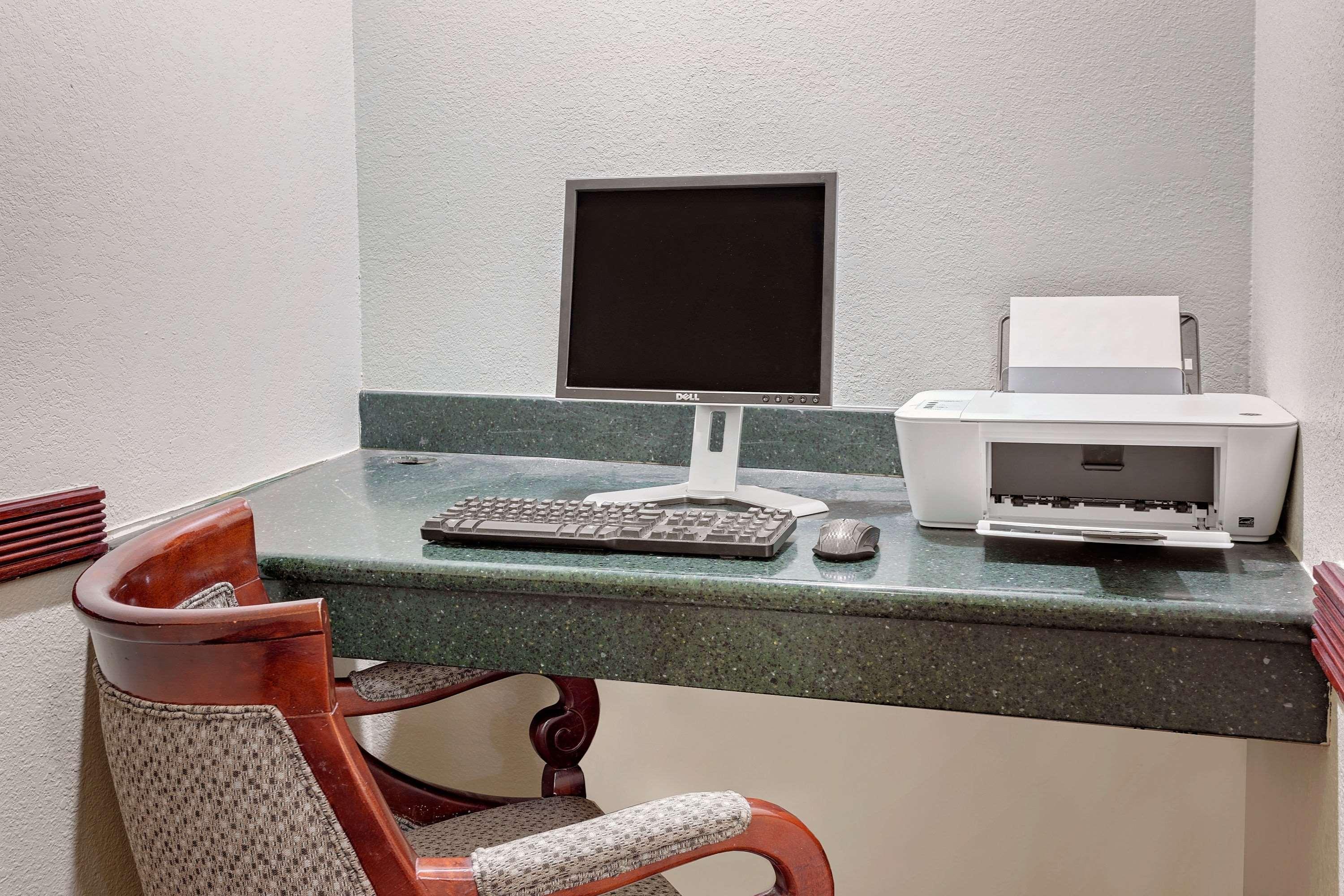 Days Inn By Wyndham Montgomery Near Aum エクステリア 写真