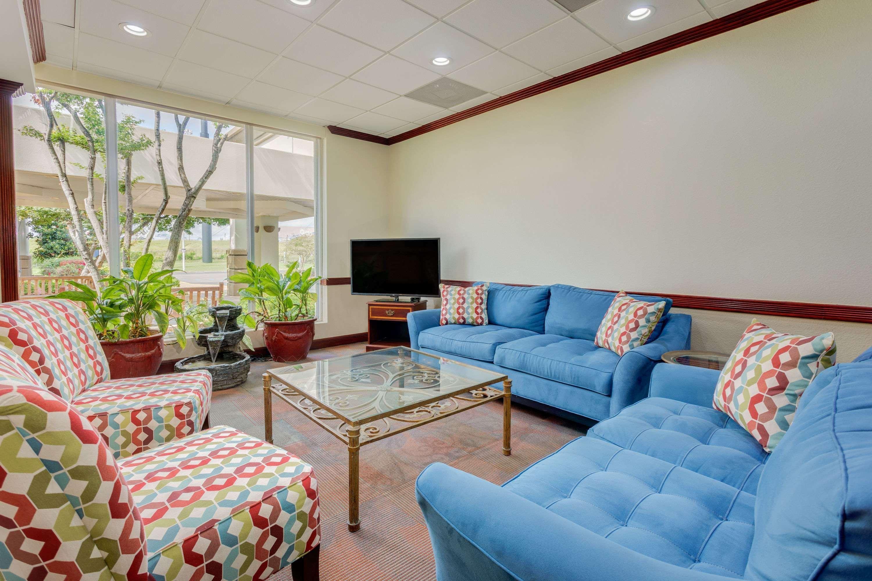 Days Inn By Wyndham Montgomery Near Aum エクステリア 写真