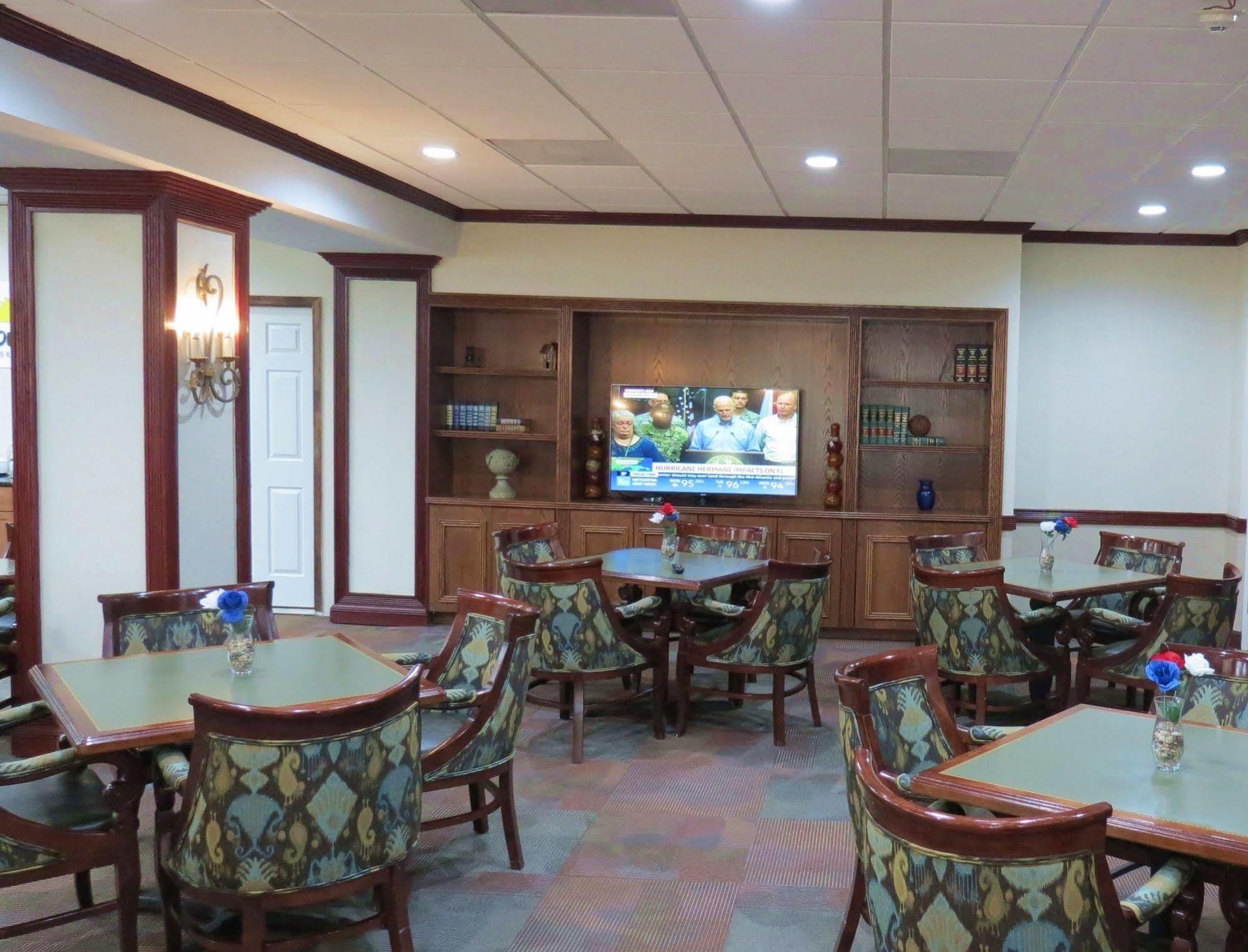Days Inn By Wyndham Montgomery Near Aum エクステリア 写真