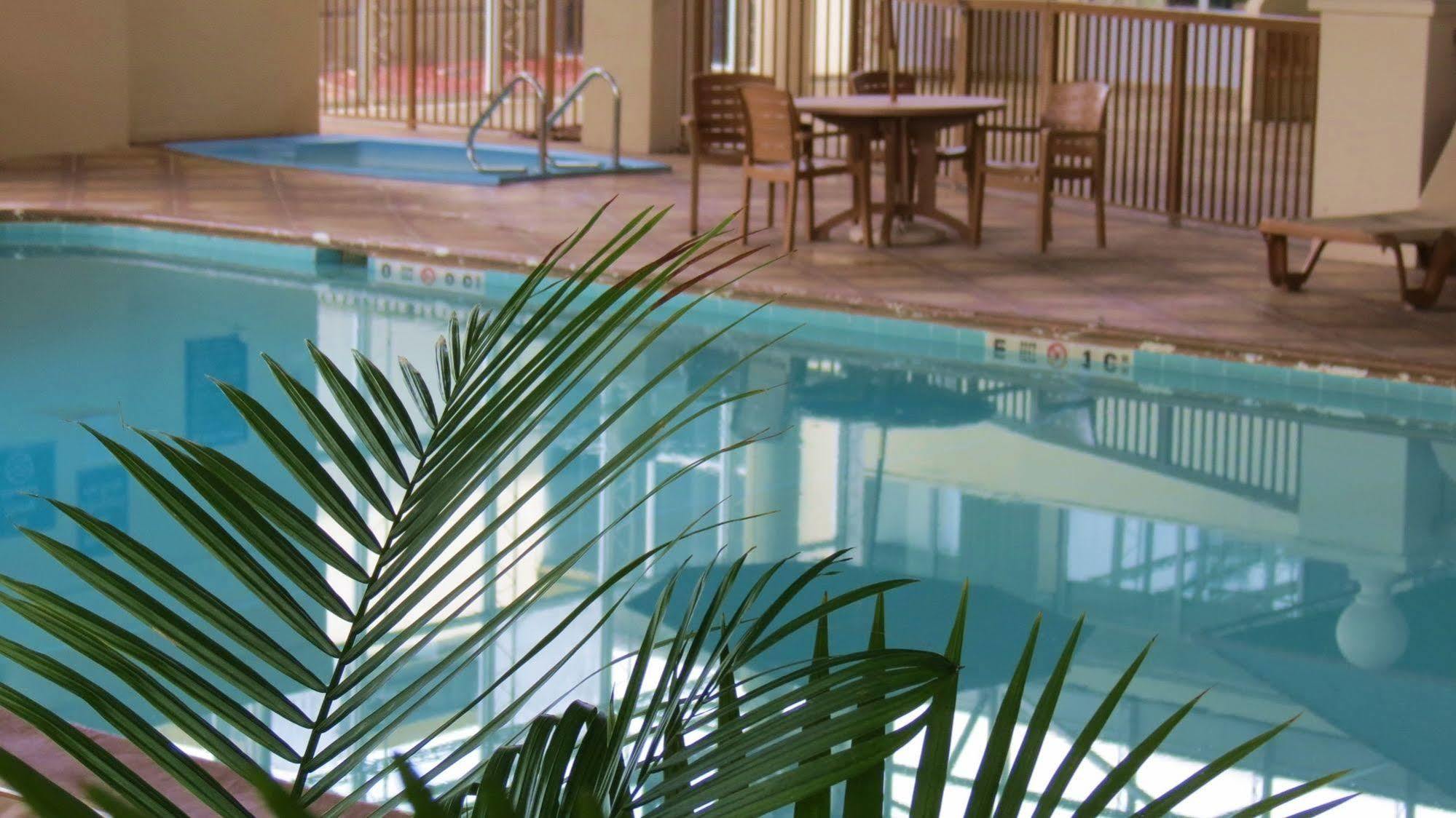 Days Inn By Wyndham Montgomery Near Aum エクステリア 写真