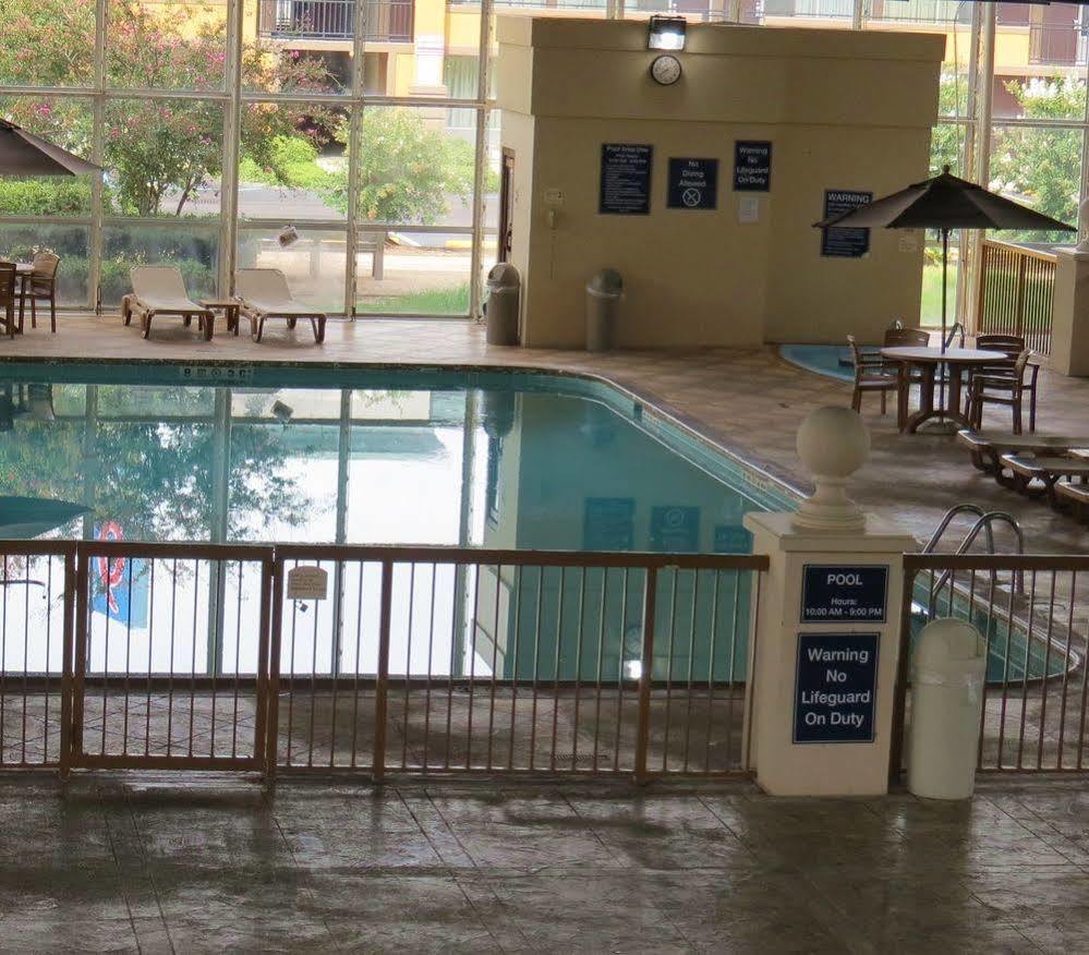 Days Inn By Wyndham Montgomery Near Aum エクステリア 写真